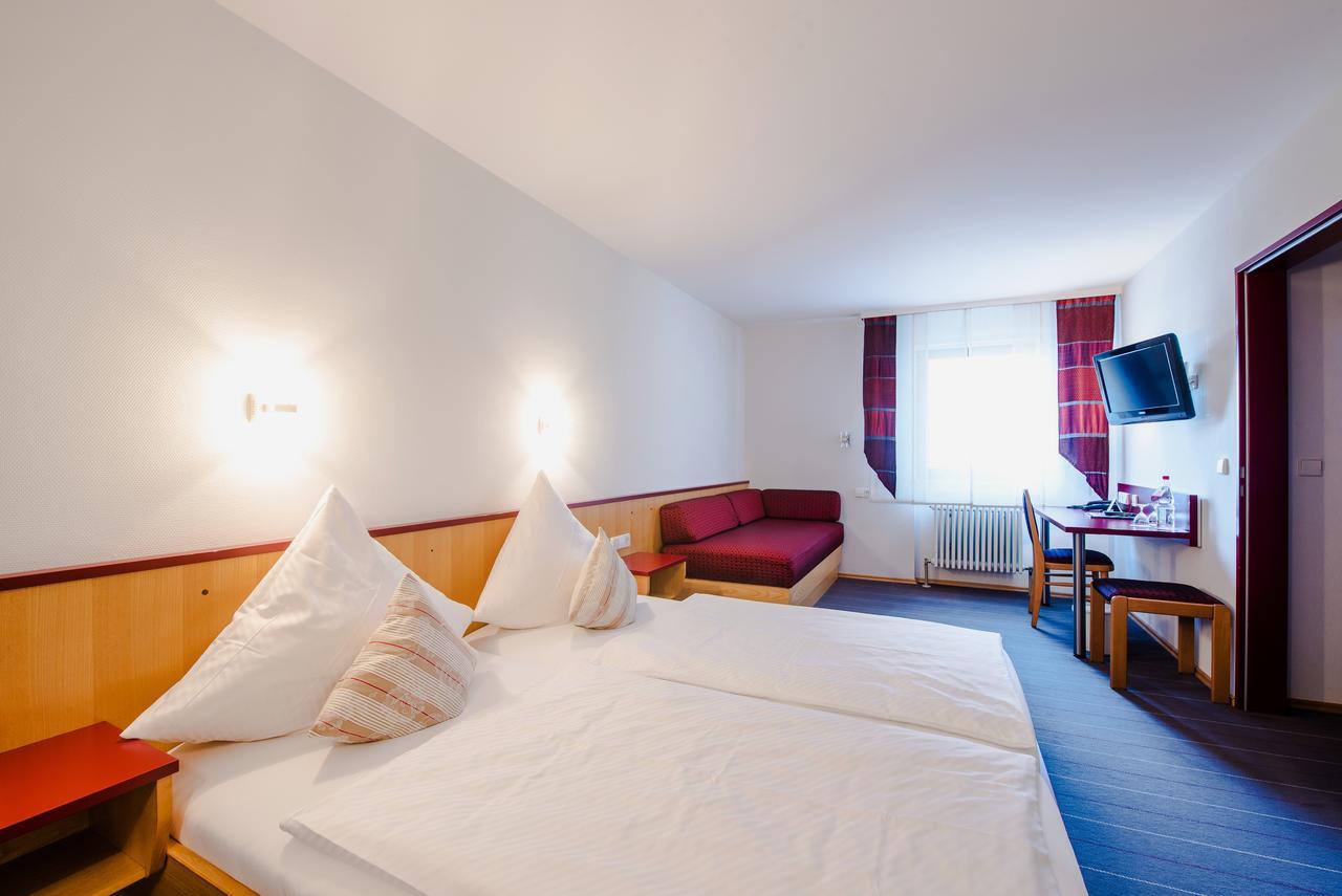 Hotel Gasthof Zum Roessle Altenstadt  Dış mekan fotoğraf