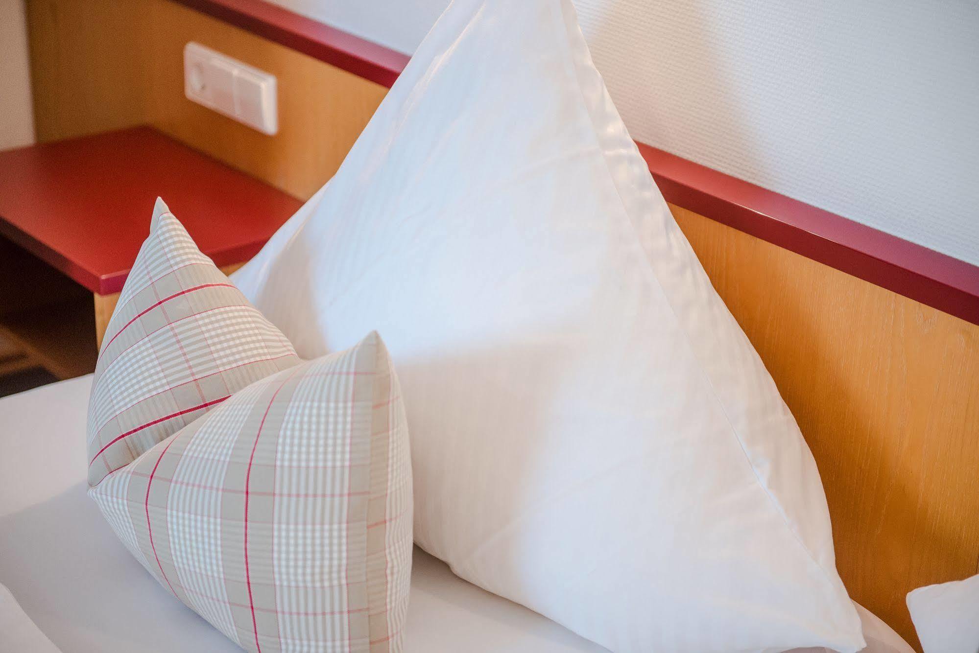 Hotel Gasthof Zum Roessle Altenstadt  Dış mekan fotoğraf