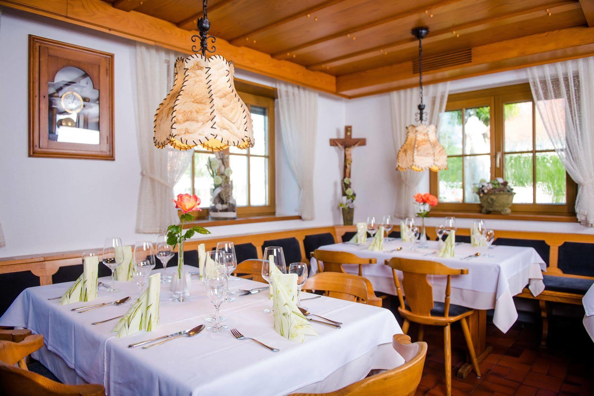 Hotel Gasthof Zum Roessle Altenstadt  Dış mekan fotoğraf